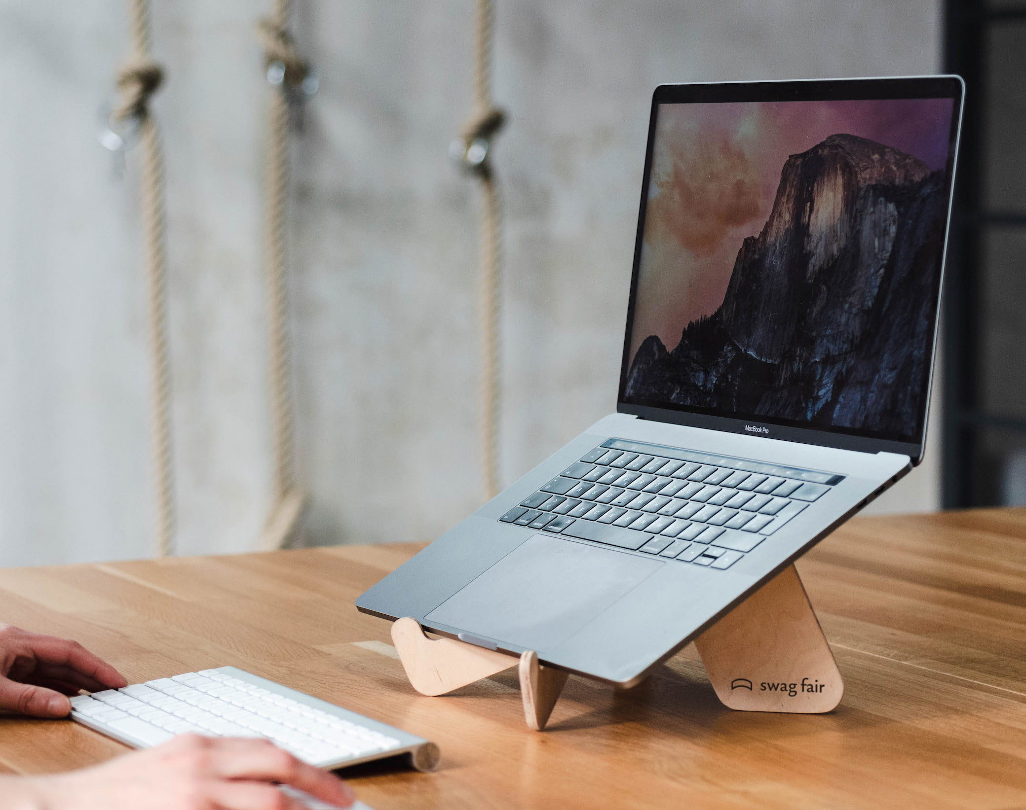 Laptop stand